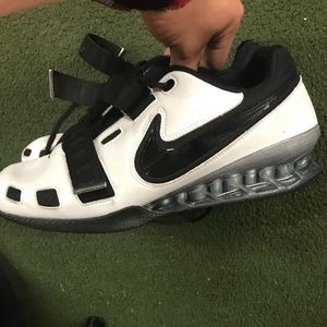 Size 11.5 Nike romaleo 2